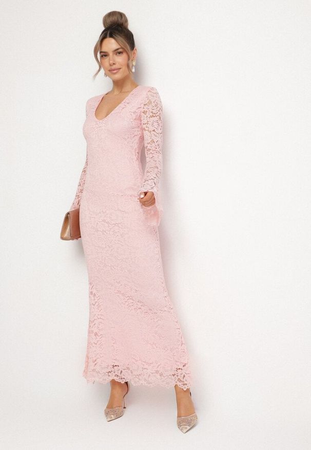 Born2be - Ciemnoróżowa Koronkowa Sukienka o Dopasowanym Kroju z Szerokim Dołem Annadira. Kolor: różowy. Materiał: koronka. Typ sukienki: proste