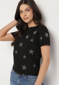 Born2be - Czarny Bawełniany T-shirt z Cyrkoniowymi Aplikacjami w Gwiazdki Tenivella. Okazja: na co dzień, na spotkanie biznesowe, do pracy. Kolor: czarny. Materiał: bawełna. Wzór: aplikacja. Styl: biznesowy, elegancki, casual #3