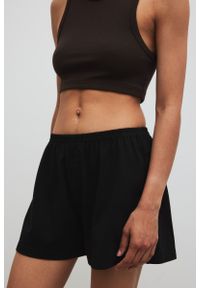 Marsala - Szorty z guziczkami w kolorze BLACK - LUSH-XS/S. Materiał: guma, bawełna, dzianina, materiał. Sezon: lato. Styl: klasyczny