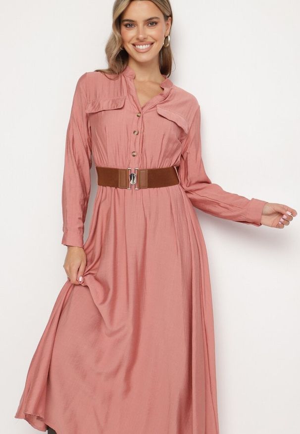 Born2be - Różowa Rozkloszowana Sukienka Koszulowa z Paskiem i Gumką w Talii Zinavie. Okazja: na imprezę. Typ kołnierza: dekolt w serek. Kolor: różowy. Długość rękawa: długi rękaw. Typ sukienki: koszulowe. Styl: klasyczny, elegancki