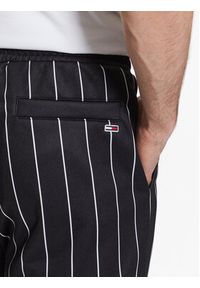Tommy Jeans Spodnie dresowe Ethan DM0DM16339 Czarny Regular Fit. Kolor: czarny. Materiał: dresówka, syntetyk