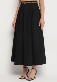 Born2be - Czarna Spódnica o Rozkloszowanym Kroju z Paskiem Vikirana. Okazja: na co dzień. Kolor: czarny. Styl: casual, elegancki