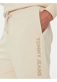 Tommy Jeans Szorty sportowe New Classic Beach DM0DM21781 Beżowy Relaxed Fit. Kolor: beżowy. Materiał: bawełna. Styl: sportowy #3