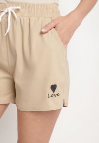 Born2be - Beżowe Dresowe Szorty o Prostym Kroju z Wiązaniem i Kieszeniami Foladea. Okazja: na co dzień, na spacer. Kolor: beżowy. Materiał: dresówka. Styl: klasyczny, casual