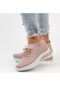 POTOCKI - Różowe sportowe buty damskie Potocki 25009. Kolor: różowy. Materiał: tkanina. Obcas: na obcasie. Wysokość obcasa: średni