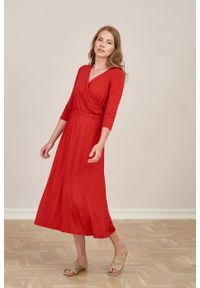 Marie Zélie - Sukienka Rita czerwień chili mikromodal. Typ kołnierza: dekolt kopertowy. Kolor: czerwony. Materiał: wiskoza, dzianina, elastan, włókno, skóra. Długość rękawa: krótki rękaw. Typ sukienki: proste, kopertowe #3