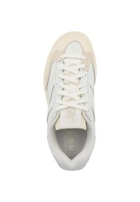 Buty do chodzenia damskie New Balance CT302OB. Zapięcie: sznurówki. Kolor: biały, beżowy, wielokolorowy. Materiał: skóra, syntetyk, materiał. Szerokość cholewki: normalna. Sport: turystyka piesza