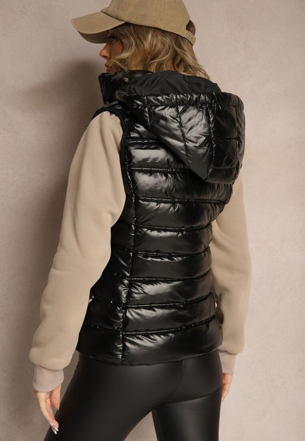 Renee - Czarna Pikowana Kamizelka z Odpinanym Kapturem Zinnailia. Okazja: na co dzień. Kolor: czarny. Materiał: jeans. Styl: casual, elegancki