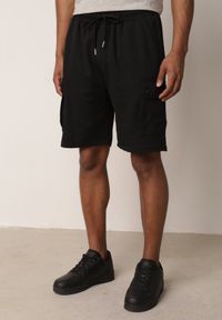 Born2be - Czarne Szorty z Bawełną w Stylu Safari z Kieszeniami Cargo Sabririla. Okazja: na co dzień. Kolor: czarny. Materiał: bawełna. Długość: długie. Sezon: lato. Styl: casual #1