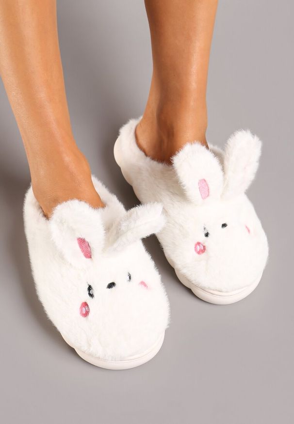 Born2be - Jasnobeżowe Kapcie Króliczki Vices na Grubej Tłoczonej Podeszwie z Futerkiem Ecassavia. Okazja: na co dzień. Kolor: beżowy. Materiał: futro. Styl: casual
