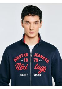 Big-Star - Bluza męska rozpinana z dużą aplikacją granatowa Shon 403. Okazja: na co dzień. Typ kołnierza: kołnierzyk stójkowy. Kolor: niebieski. Materiał: poliester, bawełna, dzianina. Wzór: aplikacja. Styl: casual #5