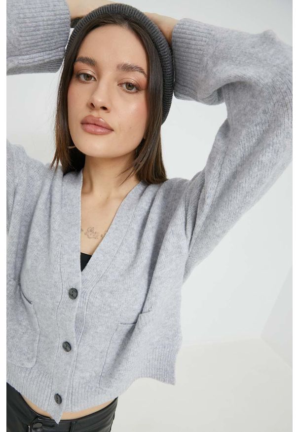 Abercrombie & Fitch sweter z domieszką wełny damski kolor szary lekki. Kolor: szary. Materiał: wełna