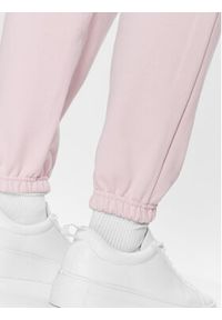New Balance Spodnie dresowe Athletics Remastered French Terry WP31503 Różowy Relaxed Fit. Kolor: różowy. Materiał: bawełna