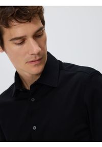 Reserved - Koszula regular z bawełny egipskiej - czarny. Kolor: czarny. Materiał: bawełna #1