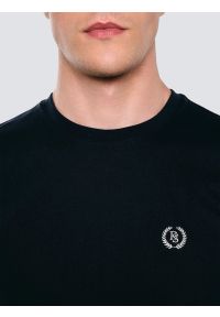 Big-Star - Koszulka męska z haftem na piersi granatowa Keral 403. Okazja: na co dzień. Kolor: niebieski. Materiał: dzianina. Długość rękawa: krótki rękaw. Długość: krótkie. Wzór: haft. Styl: casual, sportowy #3