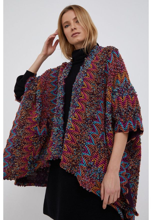 Desigual - Poncho. Kolor: fioletowy. Materiał: dzianina