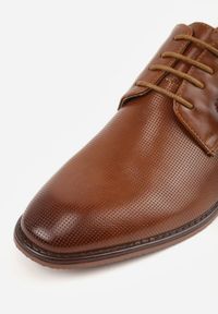 Born2be - Brązowe Eleganckie Półbuty Sznurowane z Ozdobną Perforacją Fild. Okazja: na co dzień, na spotkanie biznesowe, na ślub cywilny, do pracy, na wesele. Kolor: brązowy. Styl: elegancki #3