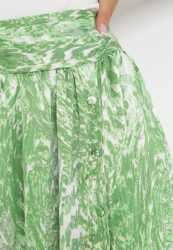 Born2be - Zielona Rozkloszowana Spódnica Maxi z Wysokim Stanem i Gumkami w Pasie Nunus. Okazja: na co dzień. Stan: podwyższony. Kolor: zielony. Materiał: tkanina. Styl: casual