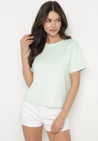 Born2be - Zielony Bawełniany T-shirt z Grubszej Bawełny Tiariane. Okazja: na co dzień, na spotkanie biznesowe, do pracy. Kolor: zielony. Materiał: bawełna. Styl: biznesowy, klasyczny, elegancki, casual #3