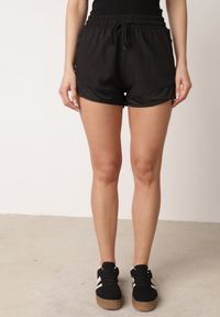 Born2be - Czarne Szorty Sportowe z Siateczkowymi Wstawkami i Podszewką Tamaris. Okazja: na co dzień, na spacer. Kolor: czarny. Styl: sportowy #8