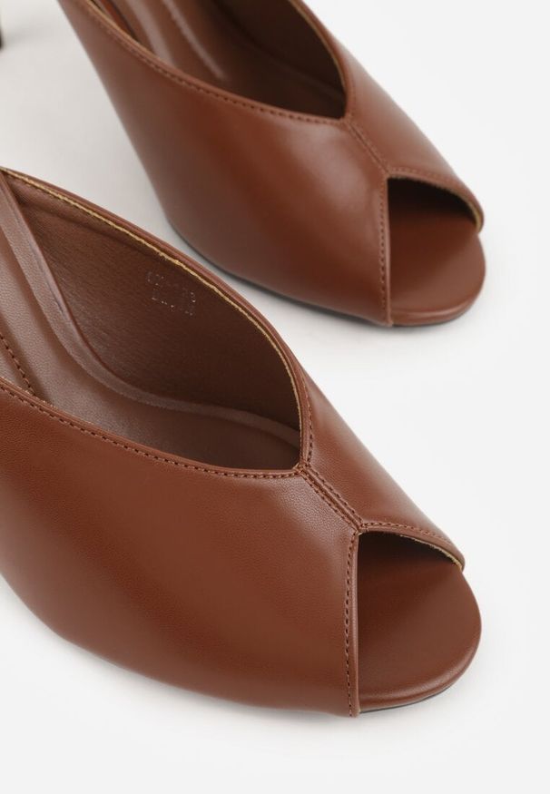Renee - Brązowe Klapki na Szpilce z Wyciętą Cholewką Ariesona. Nosek buta: otwarty. Kolor: brązowy. Sezon: lato. Obcas: na szpilce. Styl: elegancki. Wysokość obcasa: średni