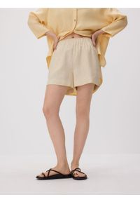 Reserved - Lniane szorty - jasnożółty. Kolor: żółty. Materiał: len