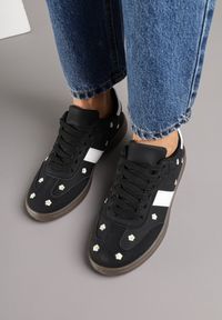 Born2be - Czarne Sneakersy Typu Tenisówki z Kwiatkami Reisare. Okazja: na co dzień. Kolor: czarny. Materiał: jeans. Wzór: kwiaty #3