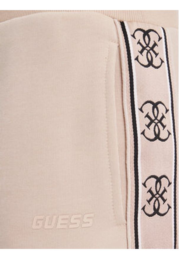 Guess Spodnie dresowe V2YB15 KB3P2 Beżowy Regular Fit. Kolor: beżowy. Materiał: bawełna, syntetyk