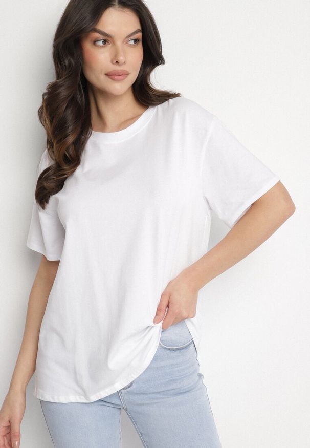 Born2be - Biały T-shirt z Bawełny w Klasycznym Stylu Tulseli. Okazja: na co dzień. Kolor: biały. Materiał: bawełna. Styl: klasyczny
