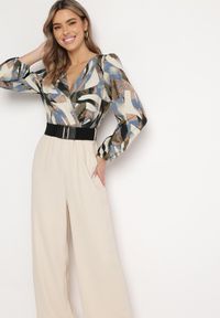 Born2be - Beżowy Kombinezon z Kopertową Górą i Szerokimi Spodniami oraz Paskiem Elavina. Kolor: beżowy #4