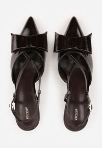 Renee - Brązowe Szpilki VICES z Aplikacją w Kształcie Kokardy Evithe. Nosek buta: szpiczasty. Zapięcie: sprzączka. Kolor: brązowy. Materiał: skóra, lakier. Wzór: aplikacja. Sezon: lato. Obcas: na szpilce. Wysokość obcasa: średni #5