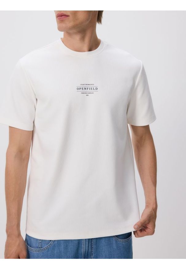 Reserved - T-shirt comfort z nadrukiem - złamana biel. Materiał: dzianina, bawełna. Wzór: nadruk