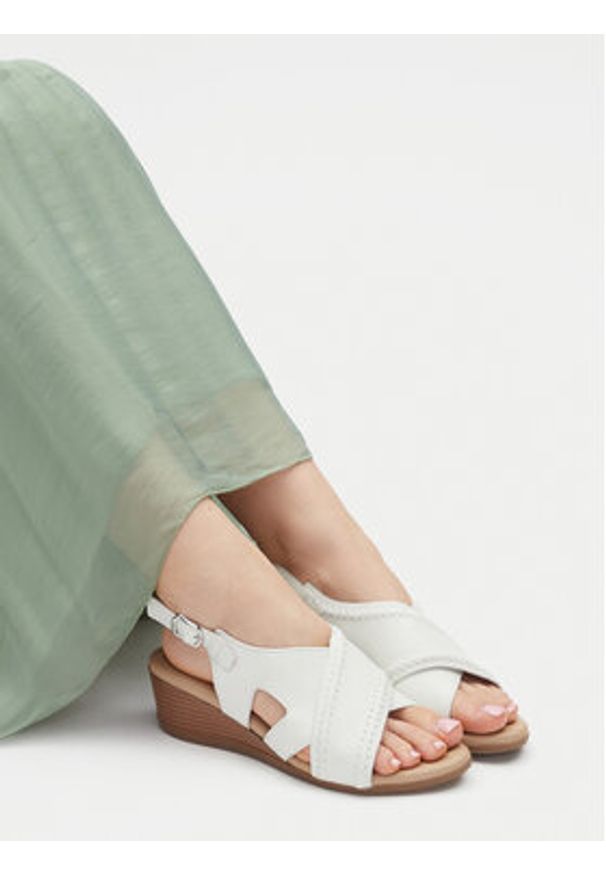 Lasocki Sandały WB-ELIA-03 Biały. Kolor: biały. Materiał: skóra