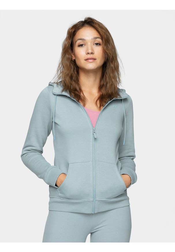 4f - Bluza dresowa rozpinana z kapturem damska. Okazja: na co dzień. Typ kołnierza: kaptur. Kolor: niebieski. Materiał: dresówka, bawełna, dzianina. Styl: sportowy, wizytowy, casual. Sport: fitness