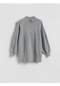 Reserved - Długi sweter z półgolfem - jasnoszary. Kolor: szary. Materiał: dzianina, prążkowany. Długość: długie #1