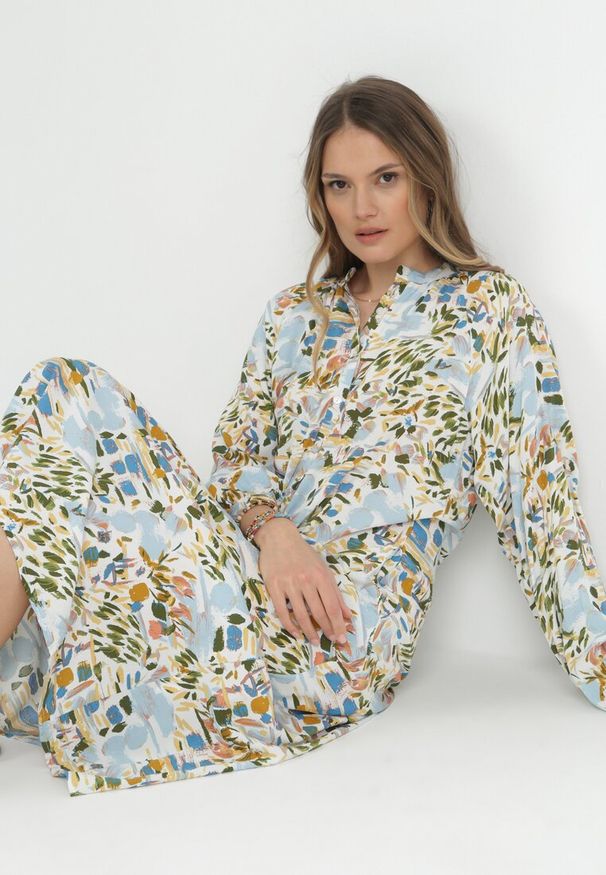 Born2be - Jasnoniebieska Rozkloszowana Sukienka z Koszulową Górą Hajra. Okazja: na spacer, na co dzień. Typ kołnierza: dekolt w kształcie V. Kolor: niebieski. Materiał: wiskoza, materiał, tkanina. Długość rękawa: długi rękaw. Sezon: jesień, wiosna. Typ sukienki: koszulowe. Styl: klasyczny, elegancki, casual