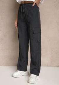 Renee - Granatowe Spodnie Cargo z Bawełną o Szerokim Kroju High Waist Mairiora. Okazja: na co dzień. Stan: podwyższony. Kolor: niebieski. Materiał: bawełna. Styl: casual #5