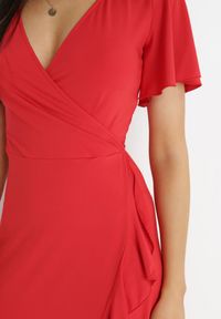 Born2be - Czerwona Sukienka Aediala. Okazja: na randkę, na imprezę, na co dzień. Kolor: czerwony. Materiał: tkanina, wiskoza. Długość rękawa: krótki rękaw. Typ sukienki: kopertowe. Styl: casual. Długość: midi #5