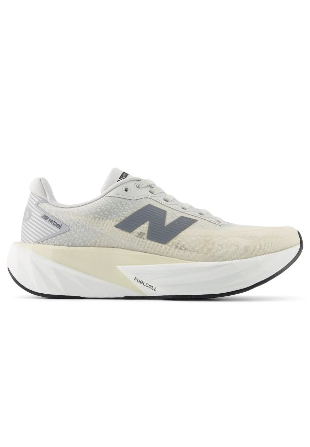 Buty damskie New Balance FuelCell Rebel v5 WFCXLX5 – szare. Kolor: szary. Materiał: guma, syntetyk, materiał. Szerokość cholewki: normalna. Wzór: geometria. Sport: bieganie, fitness