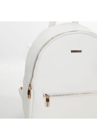Wittchen - Damski plecak z ekoskóry zaokrąglony biały. Kolor: biały. Materiał: skóra ekologiczna. Wzór: aplikacja, haft. Styl: klasyczny, elegancki #3