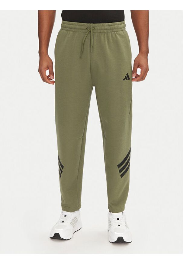 Adidas - adidas Spodnie dresowe Future Icons 3-Stripes JD4891 Zielony Loose Fit. Kolor: zielony. Materiał: syntetyk