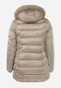 Born2be - Beżowa Kurtka z Kapturem i Sztucznym Futerkiem Zapinana na Suwak Caitin. Typ kołnierza: kaptur. Kolor: beżowy. Materiał: futro #5