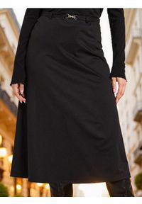 Sinsay - Rozkloszowana spódnica midi z paskiem - czarny. Kolor: czarny