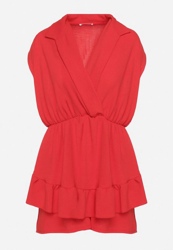 Born2be - Czerwony Krótki Kombinezon z Falbankami i Kołnierzykiem Laravia. Kolor: czerwony. Długość: krótkie. Styl: wizytowy, elegancki