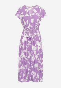 Born2be - Fioletowa Kopertowa Plisowana Sukienka z Gumką i Paskiem w Talii Denevia. Okazja: na co dzień. Kolor: fioletowy. Długość rękawa: krótki rękaw. Typ sukienki: kopertowe. Styl: casual #3