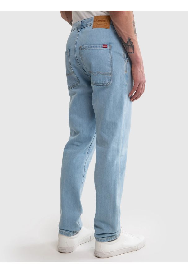 Big-Star - Jeansy męskie z prostą nogawką z kolekcji Authentic jasnoniebieskie Workwear Trousers 253. Okazja: na co dzień. Kolor: niebieski. Sezon: lato. Styl: elegancki, casual, klasyczny