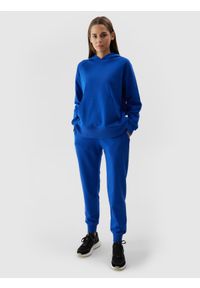 4f - Spodnie dresowe joggery damskie - kobaltowe. Kolor: niebieski. Materiał: dresówka. Wzór: ze splotem, gładki #1