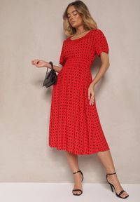 Renee - Czerwona Bawełniana Sukienka o Rozkloszowanym Fasonie w Kropki Tolimirae. Okazja: na co dzień. Kolor: czerwony. Materiał: bawełna. Długość rękawa: krótki rękaw. Wzór: kropki. Sezon: lato. Typ sukienki: rozkloszowane. Styl: casual #4