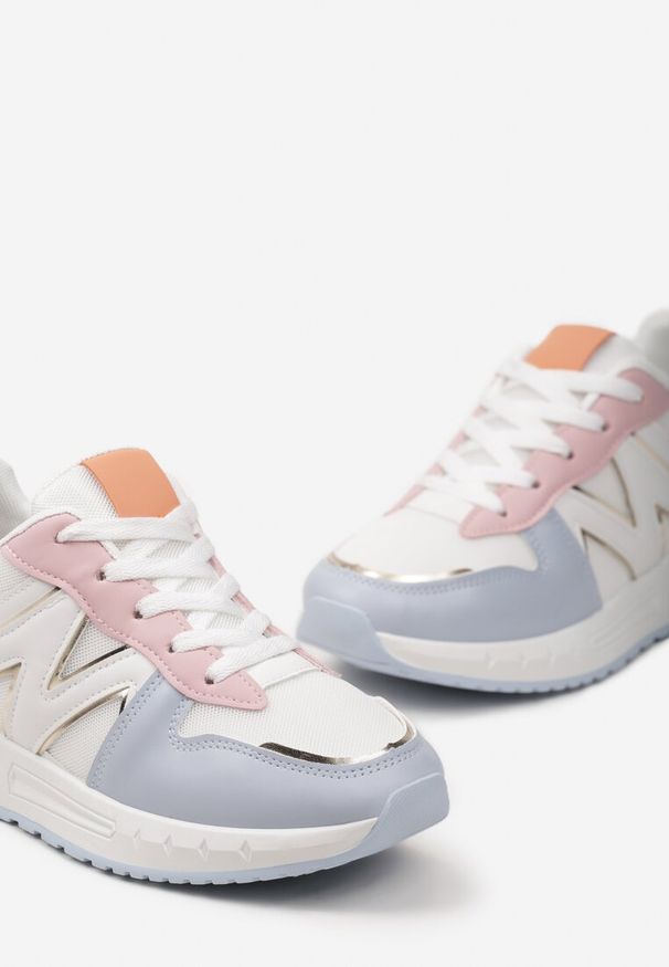 Renee - Biało-Niebieskie Sneakersy z Klasycznym Sznurowaniem i Wstawkami z Siateczki Veloraa. Nosek buta: okrągły. Kolor: biały. Materiał: materiał. Obcas: na obcasie. Wysokość obcasa: niski