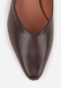 Born2be - Brązowe Czółenka Vices na Ozdobnym Słupku ze Skórzaną Wkładką Asivine. Okazja: na co dzień. Kolor: brązowy. Materiał: skóra. Wzór: aplikacja, kropki. Obcas: na słupku. Styl: casual, elegancki, klasyczny #9